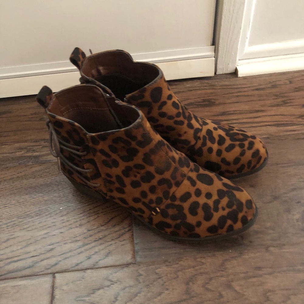 Leopard print booties, Size 8